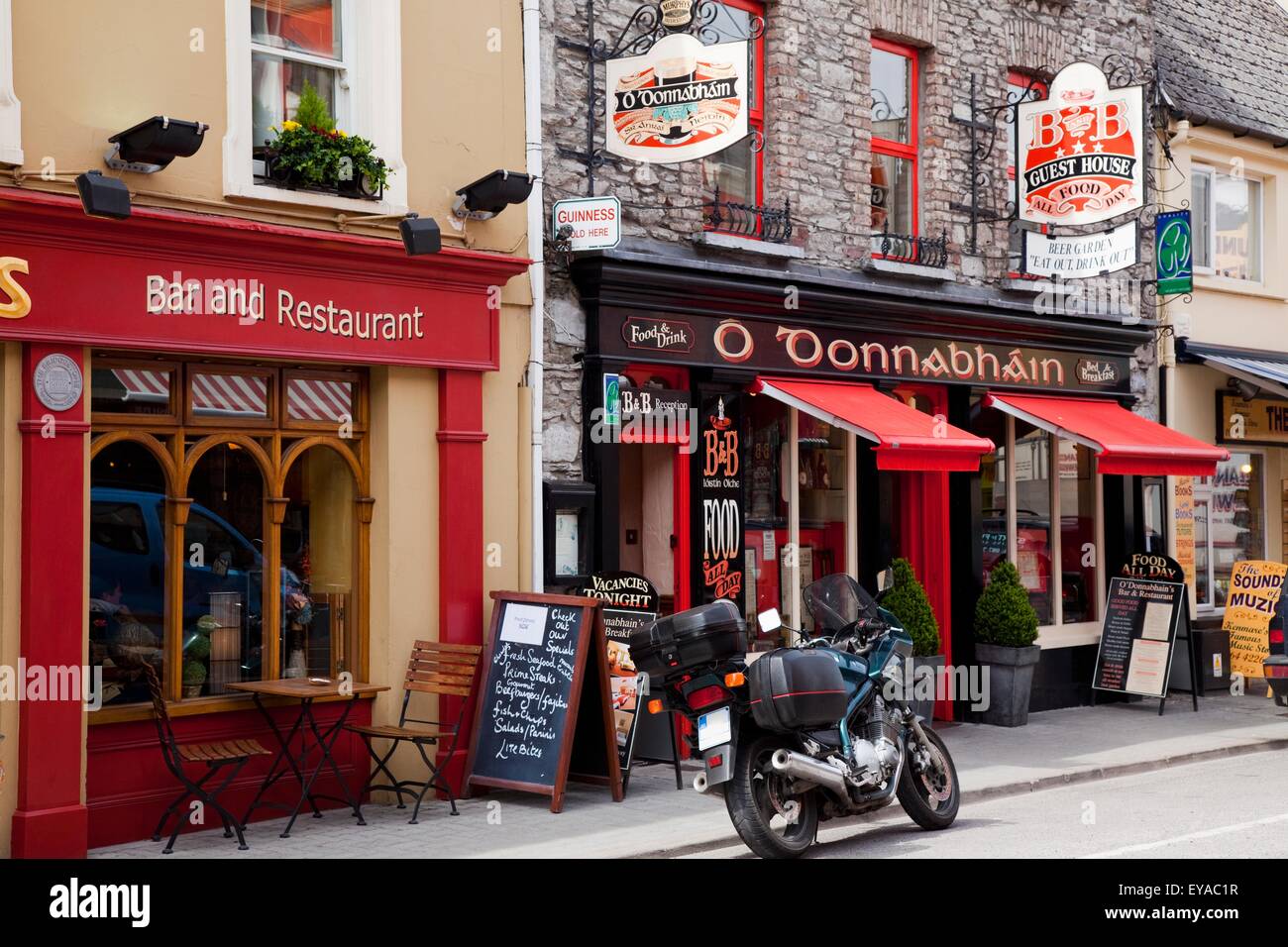 Irische Stadt Straße; Kenmare, County Kerry, Irland Stockfoto