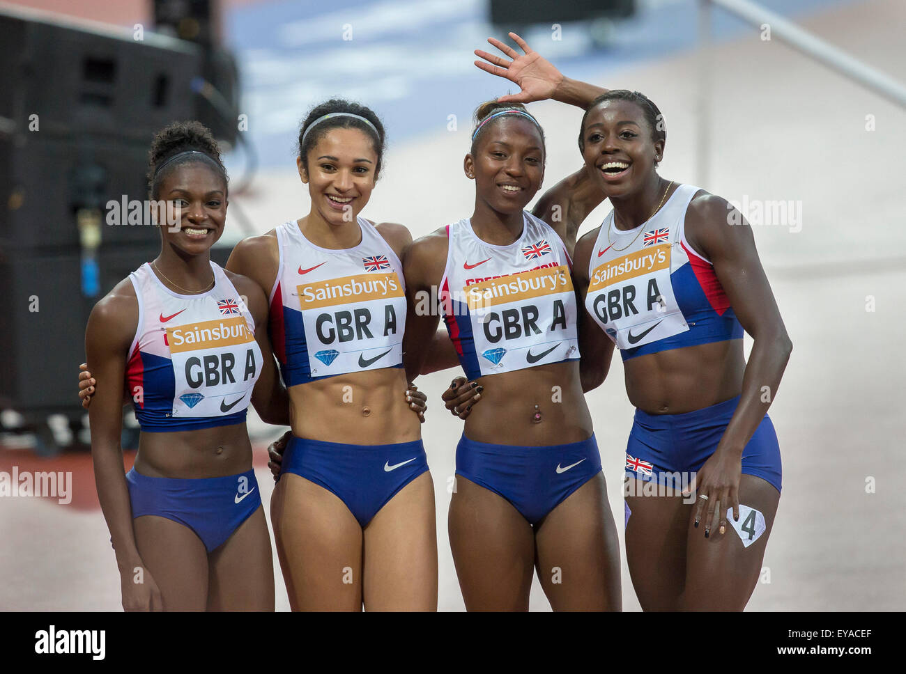 Queen Elizabeth Olympic Park, London, UK. 24. Juli 2015. Sainsburys Jubiläumsspiele. Der Womens 4 x 100-Staffel Asha Dina Smith, Jodie Williams, Bianca Williams und Desiree Henry. © Aktion Plus Sport/Alamy Live-Nachrichten Stockfoto