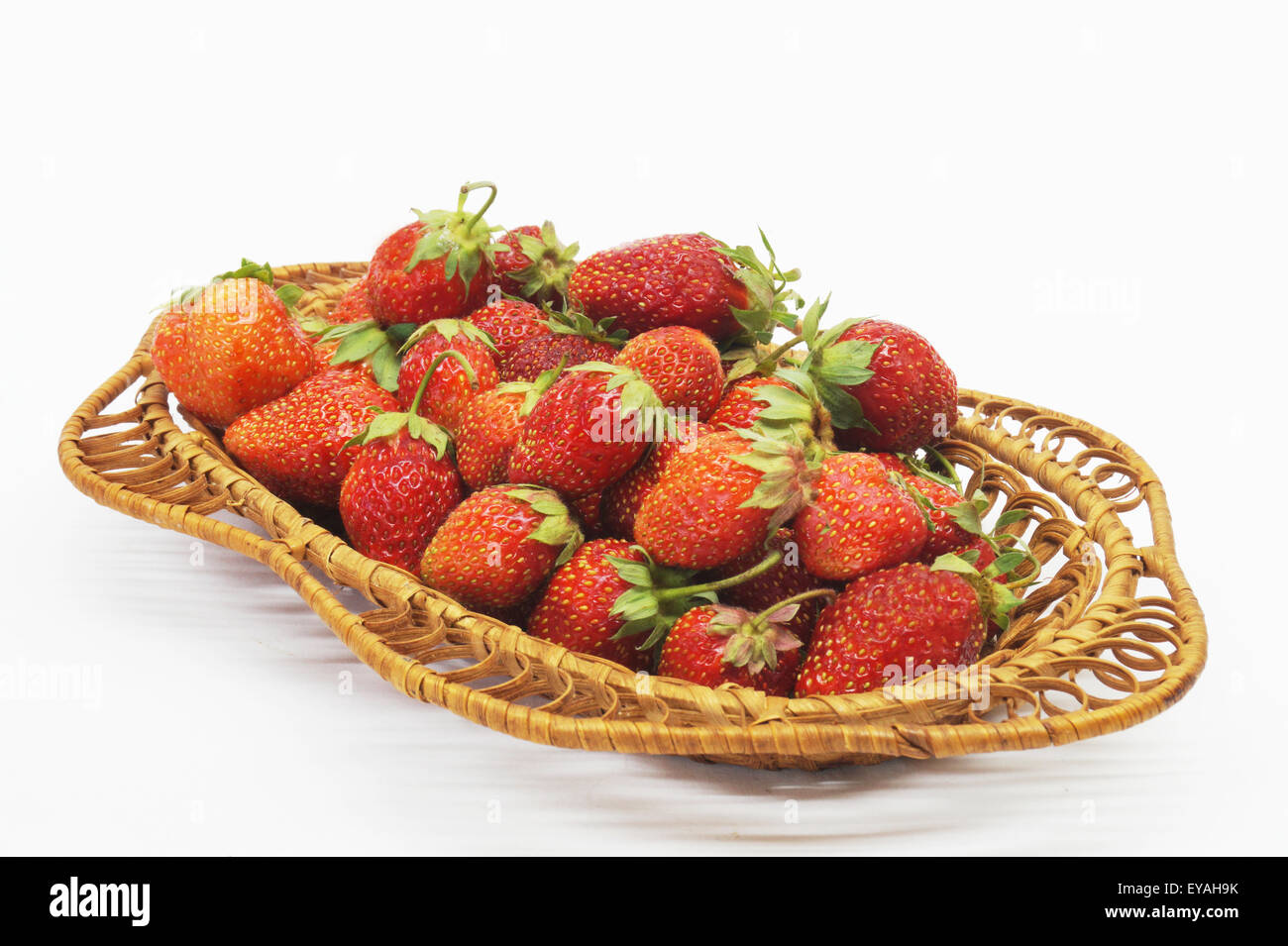 Roten reifen Beeren der Erdbeeren auf hellem Hintergrund Stockfoto