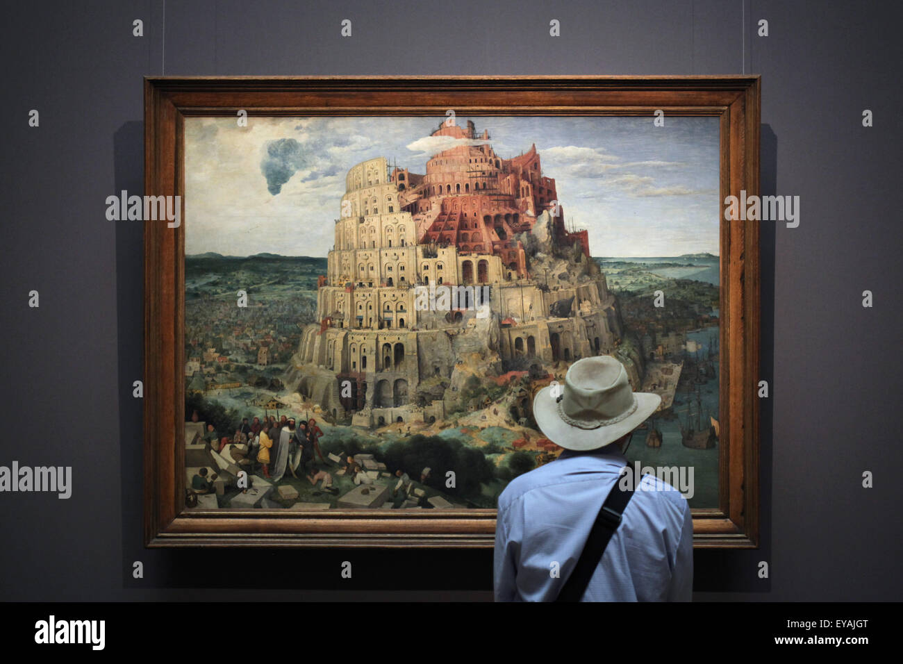 Gemälde "The Tower of Babel" (1563) von niederländische Renaissancemaler Pieter Bruegel der ältere, angezeigt im Kunsthistorischen Museum, Wien, Österreich. Stockfoto