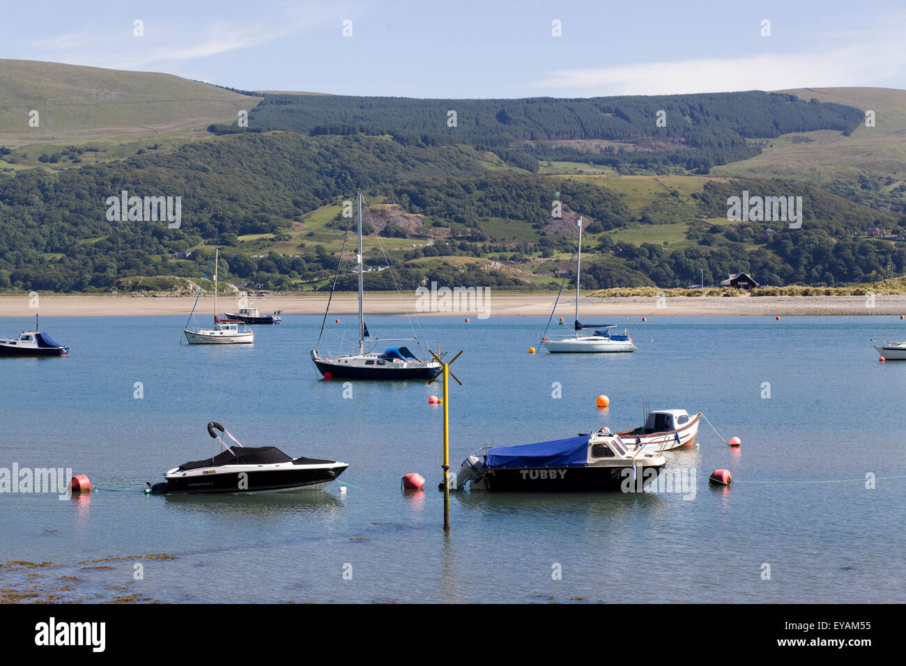 Boote im Hafen in Barmouth Wales Stockfoto