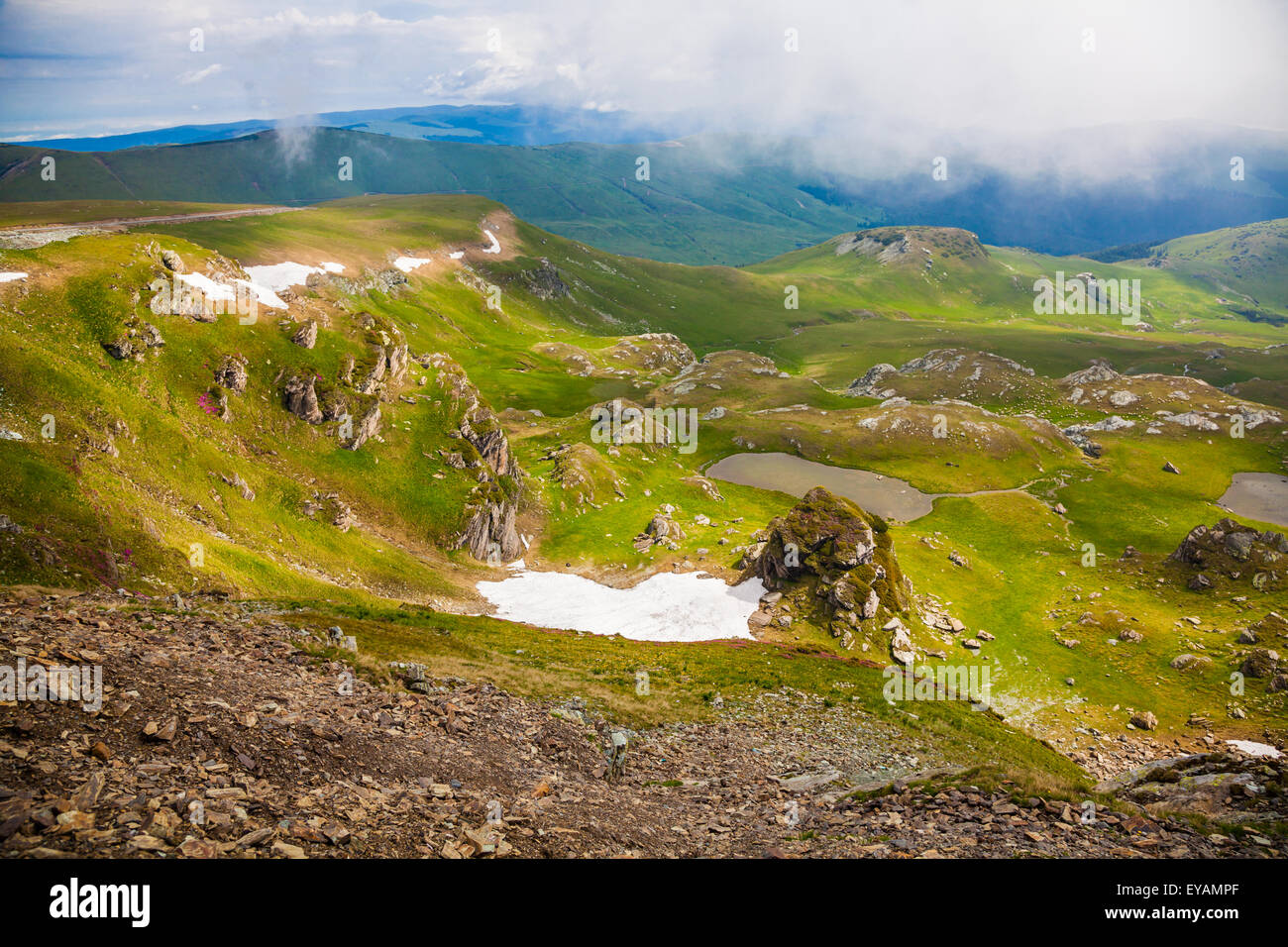 Landschaften auf Transalpina Autobahn kreuzt Parang Mountains auf über 2000 m Höhe im Sommer, Rumänien Stockfoto