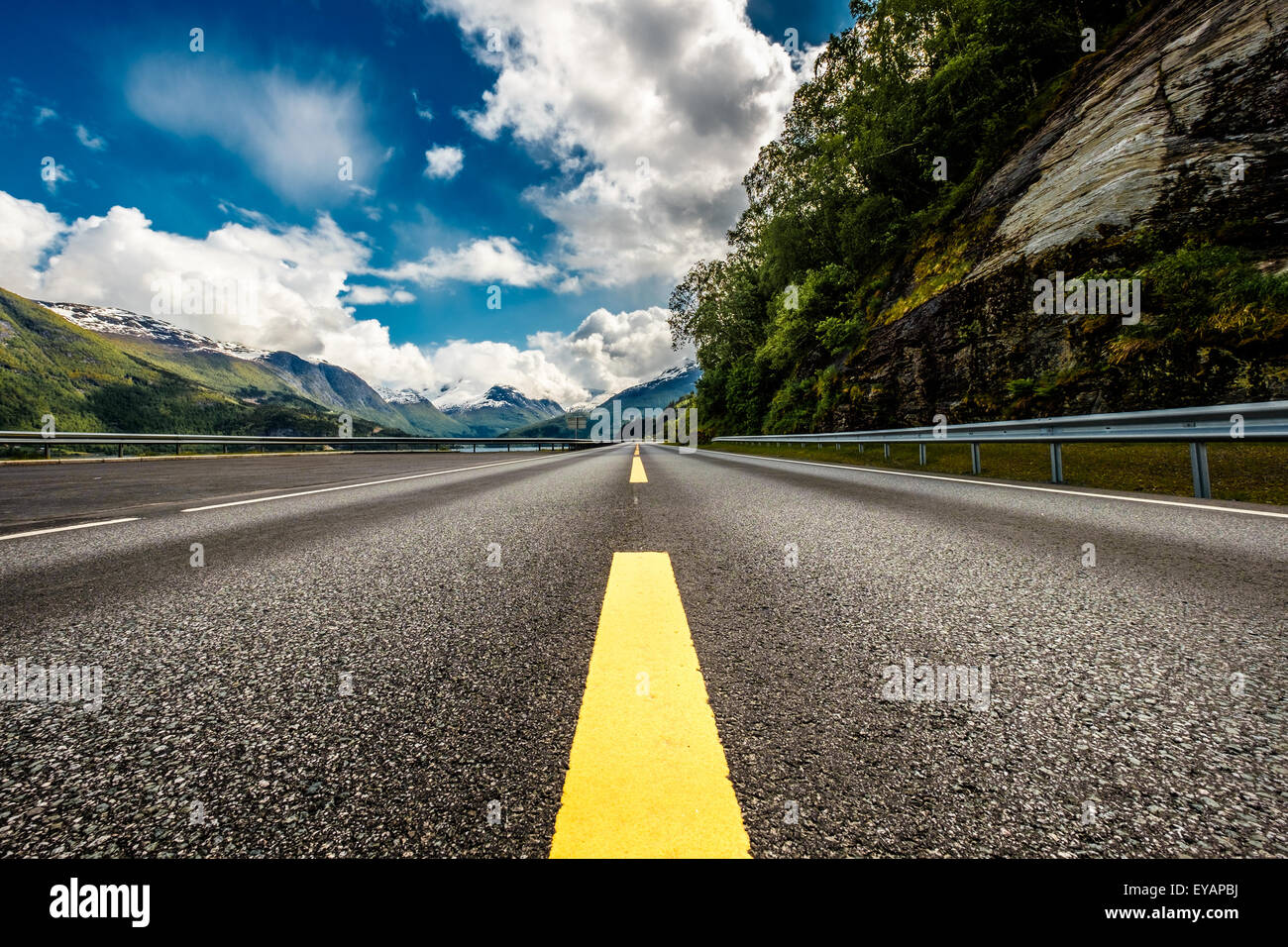 Bergstraße in Norwegen. Stockfoto