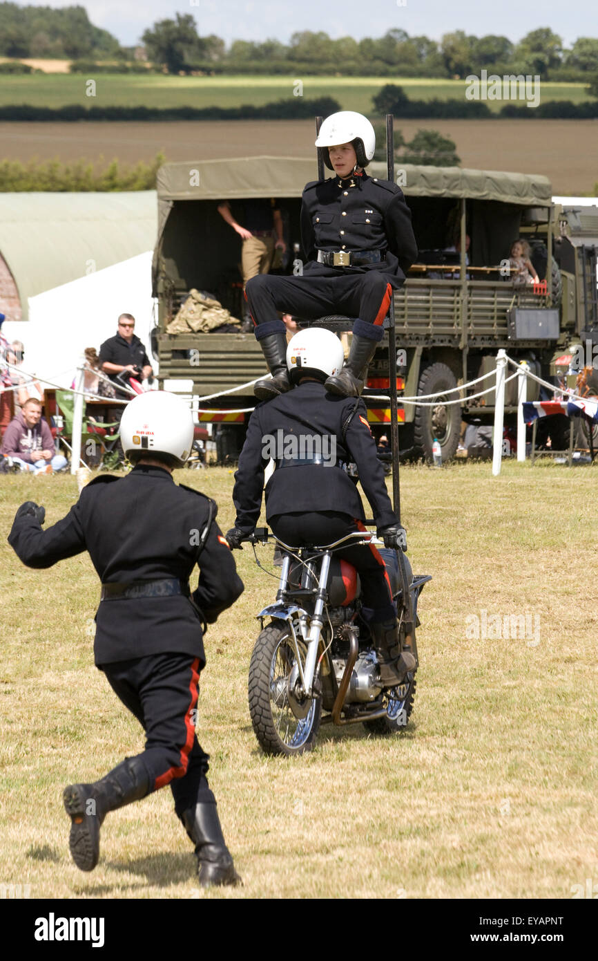 Königliche Korps der Signale, die weißen Helm Motorrad anzeigen Team 750 ccm Triumph TR7V Tiger-Motorräder Stockfoto