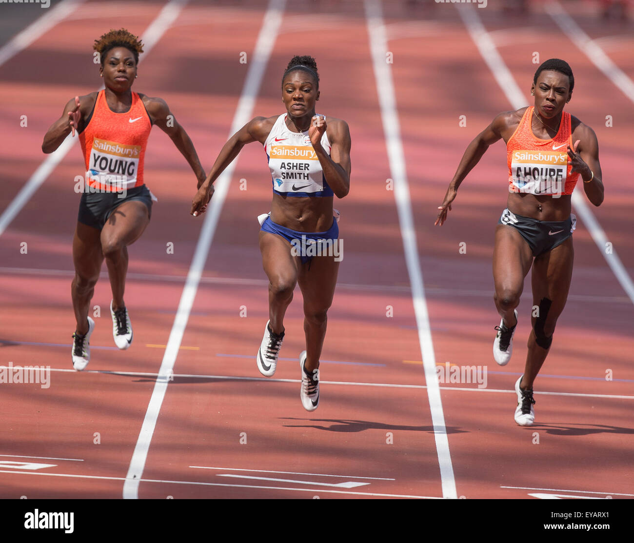 25.07.2015.Queen Elizabeth Olympic Park, London, England. Sainsburys Jubiläumsspiele. Dina Asher-Smith (GBR) Kräfte zum Sieg in ihrem 100m Hitze. Stockfoto
