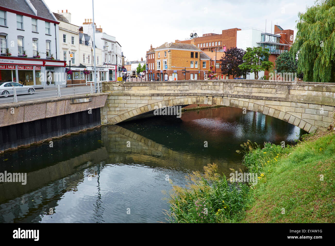 Hohe Brücke über den Fluss Welland, eines der sieben Brücken über den Fluss In Spalding Lincolnshire UK Stockfoto
