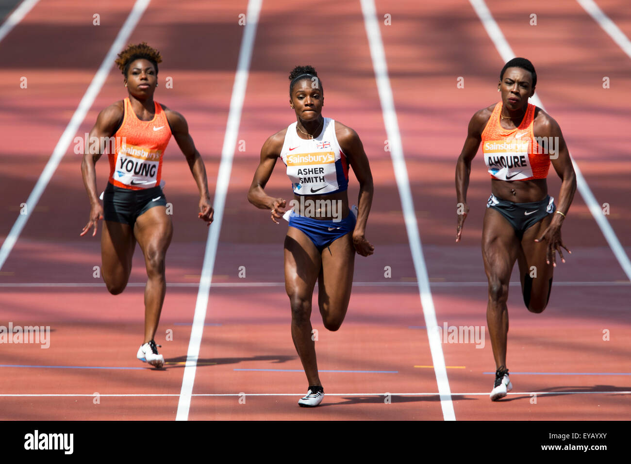 London, UK. 25. Juli 2015. Dina ASHER-SMITH, Murielle AHOURÉ & Jessica YOUNG,, Frauen 100m Hitze 1, Diamond League Sainsbury Jubiläumsspiele, Queen Elizabeth Olympic Park, Stratford, London, UK. Bildnachweis: Simon Balson/Alamy Live-Nachrichten Stockfoto