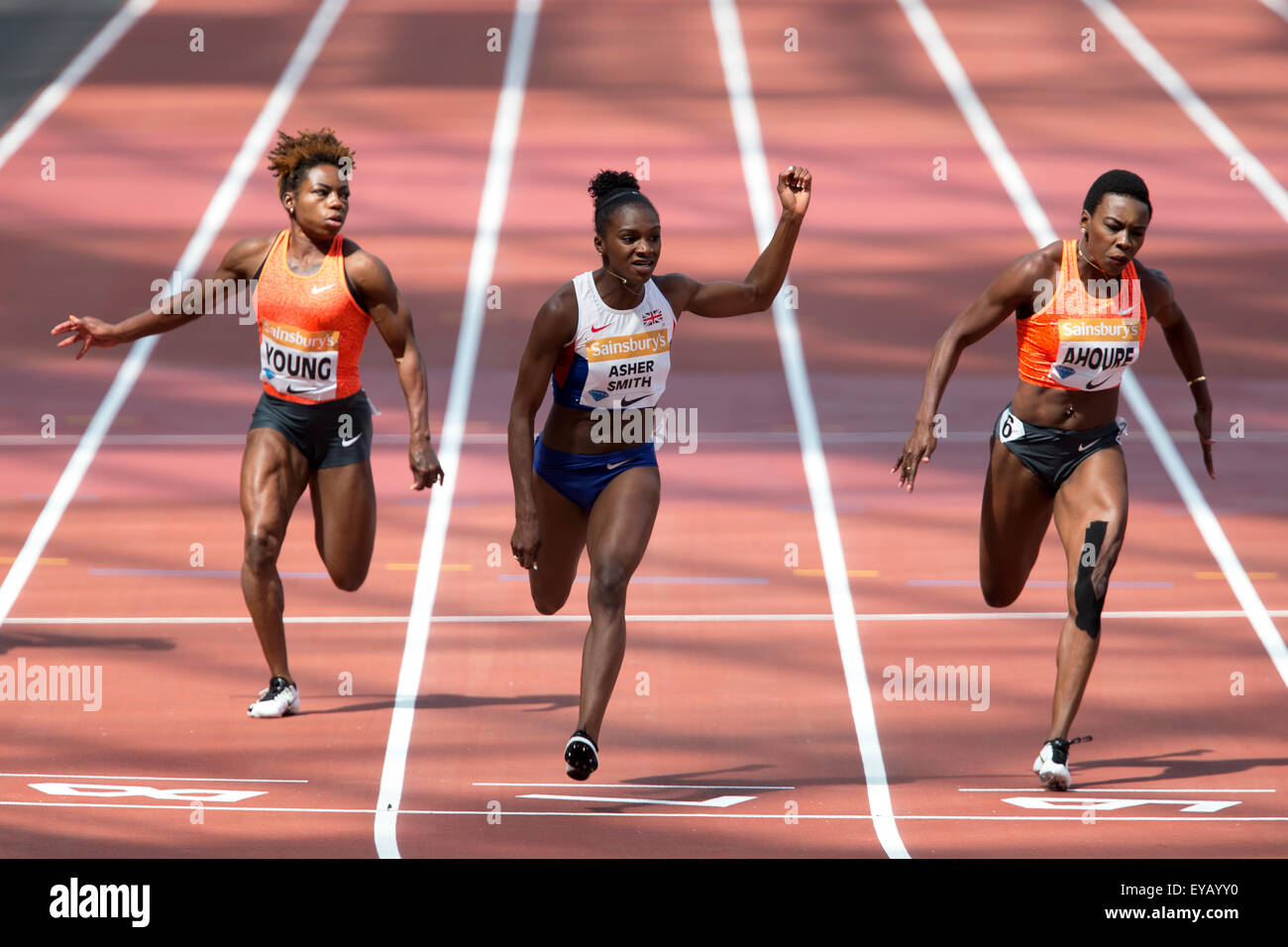 London, UK. 25. Juli 2015. Dina ASHER-SMITH, Murielle AHOURÉ & Jessica YOUNG,, Frauen 100m Hitze 1, Diamond League Sainsbury Jubiläumsspiele, Queen Elizabeth Olympic Park, Stratford, London, UK. Bildnachweis: Simon Balson/Alamy Live-Nachrichten Stockfoto