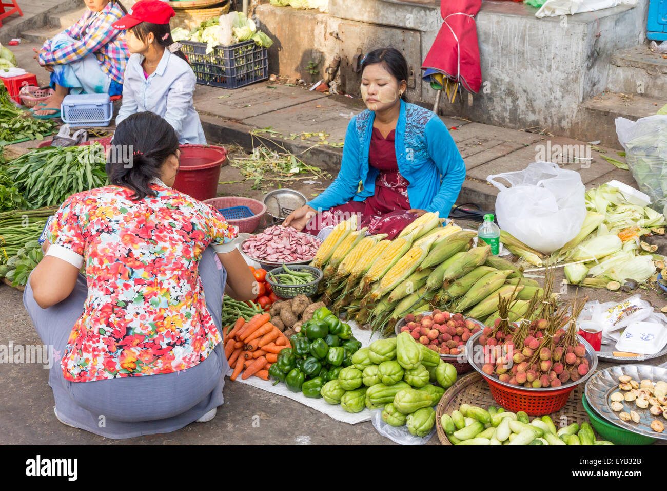 Gemüse auf Straße Marktstand in Yangon (Rangun), Myanmar (Birma) Stockfoto