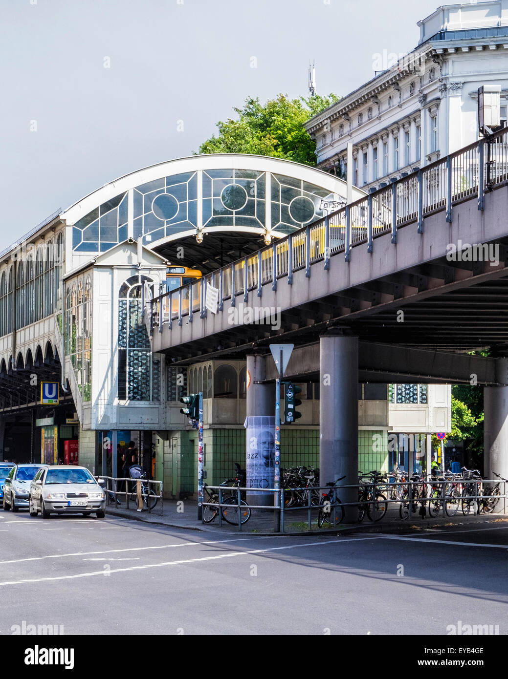 Gorlitzer Bahnhof Kreuzberg, Berlin. Gorlitzer U-Bahn Station Eisenbahnviadukt Stockfoto