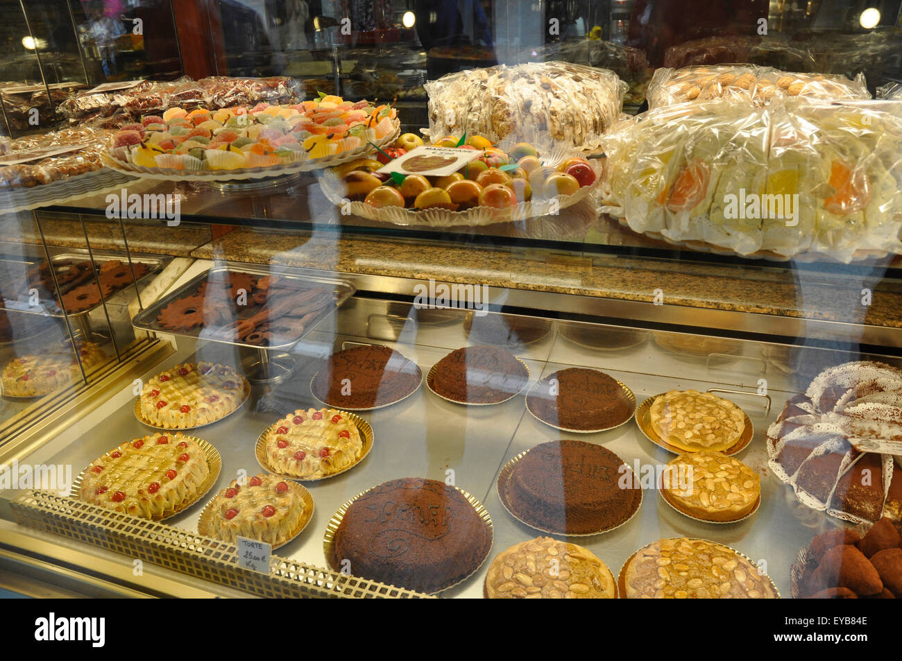 Italien - Venedig - Cannaregio Region - Bäcker einkaufen - Kuchen - Torten - Marzipan Früchte - Mund Bewässerung Schaufenster Stockfoto