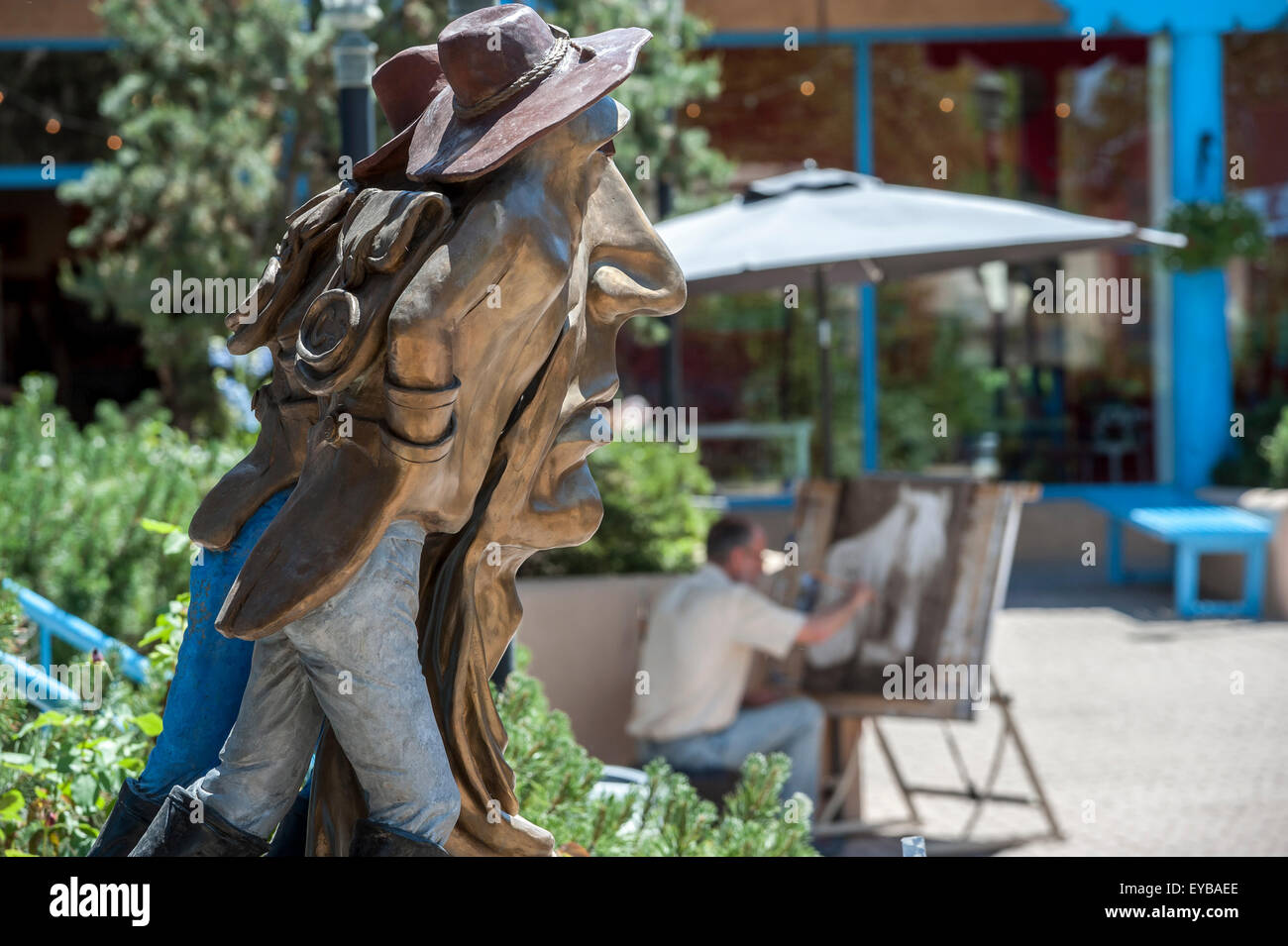 Künstler malen neben der Lincolns Union Skulptur in Taos Plaza. New-Mexico. USA Stockfoto