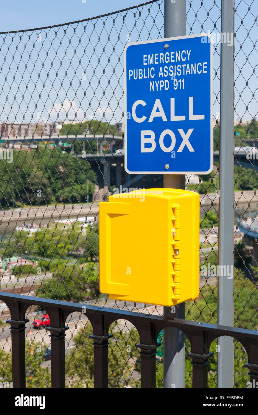 Ein Notfall Anruf-Box auf der hohen Brücke über den Harlem River in New York City. Stockfoto