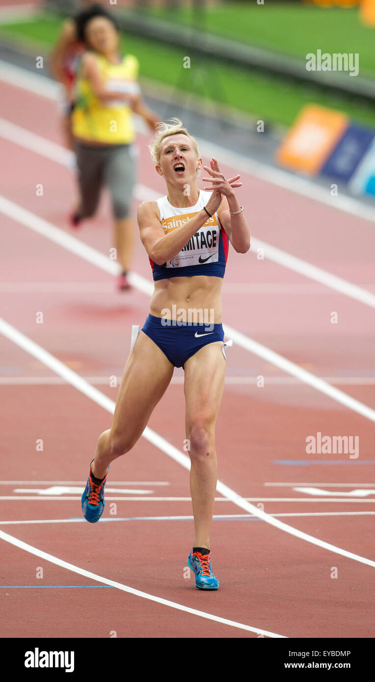 Queen Elizabeth Olympic Park, London, UK. 26. Juli 2015. Sainsburys Jubiläumsspiele. Sainsbury IPC Grand Prix Finale. Georgina Hermitage (GBR) kommt nach Hause, gewinnt das Rennen der Frauen 400 m (T37), auch einen neuen Weltrekord. Bildnachweis: Aktion Plus Sport/Alamy Live-Nachrichten Stockfoto