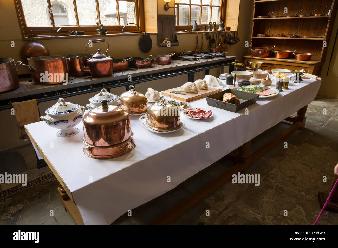 Küche im Penrhyn Castle nr Bangor, Gwynedd, Nordwales, United Kingdom. Stockfoto