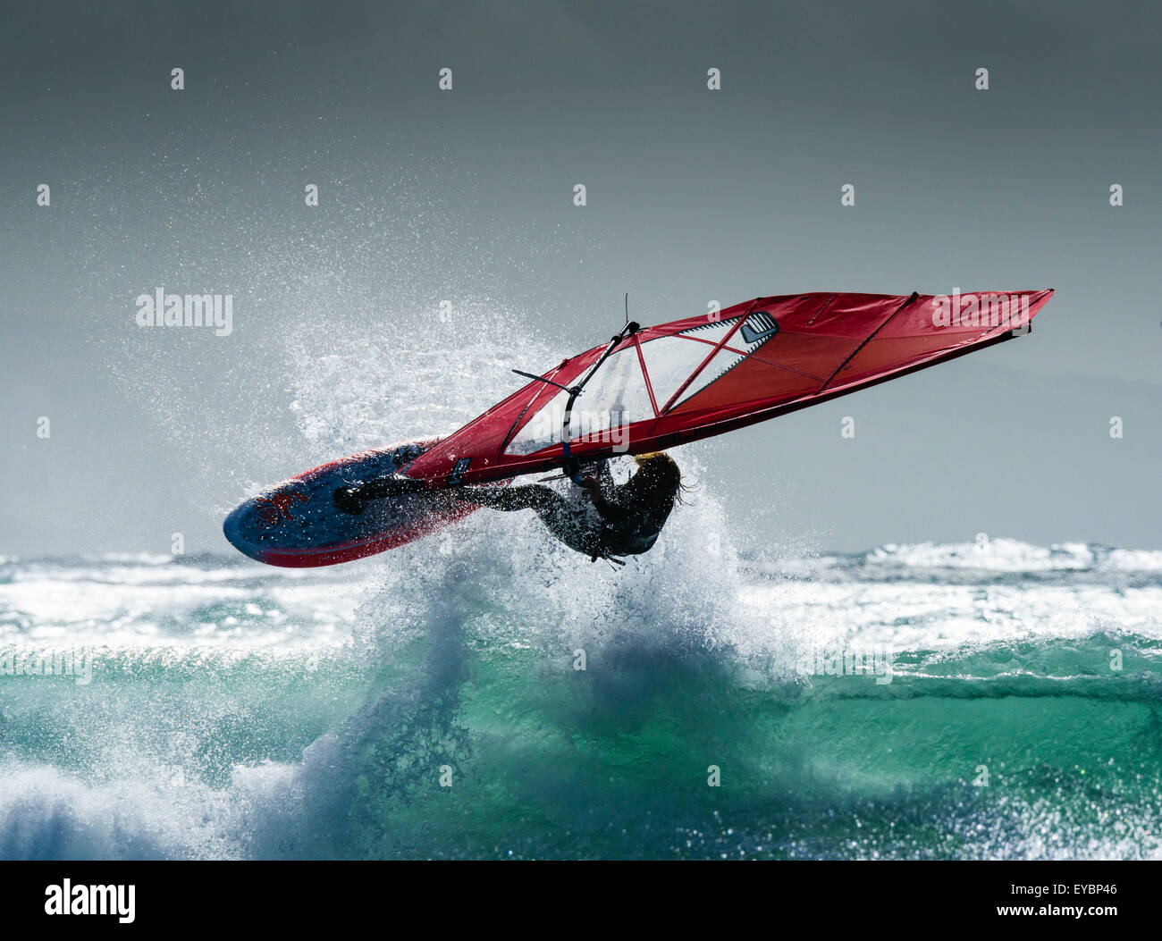 Luftbild der Lippe. Windsurfen-Aktion. Tarifa, Cádiz, Costa De La Luz, Andalusien, Südspanien. Stockfoto