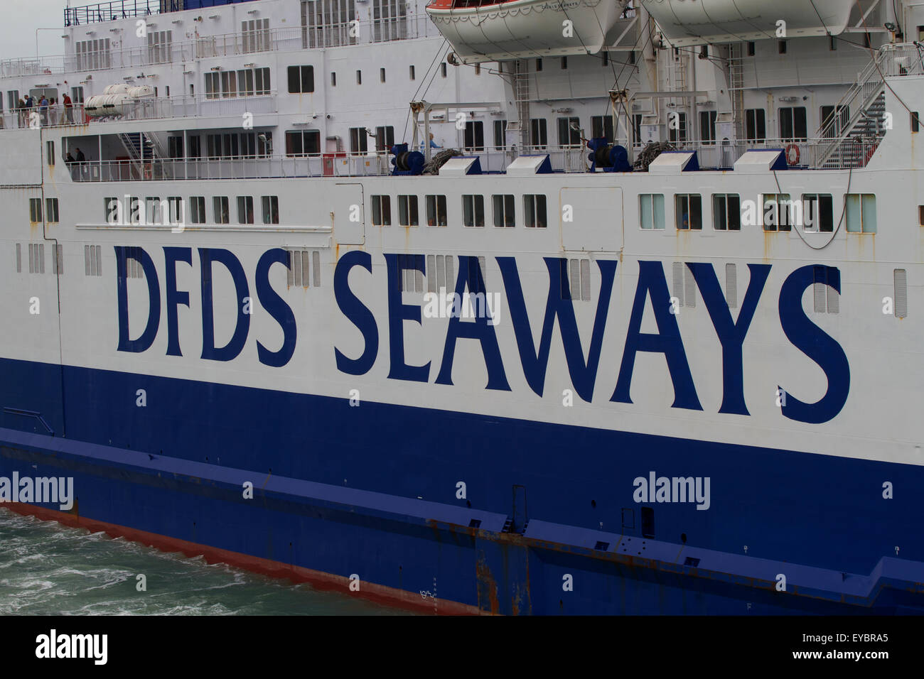 DFDS SEAWAYS Fähren den Hafen von Dünkirchen herausziehen. Stockfoto
