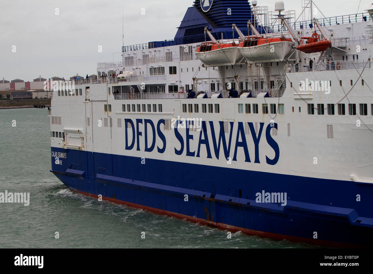 DFDS SEAWAYS Fähren den Hafen von Dünkirchen herausziehen Stockfoto