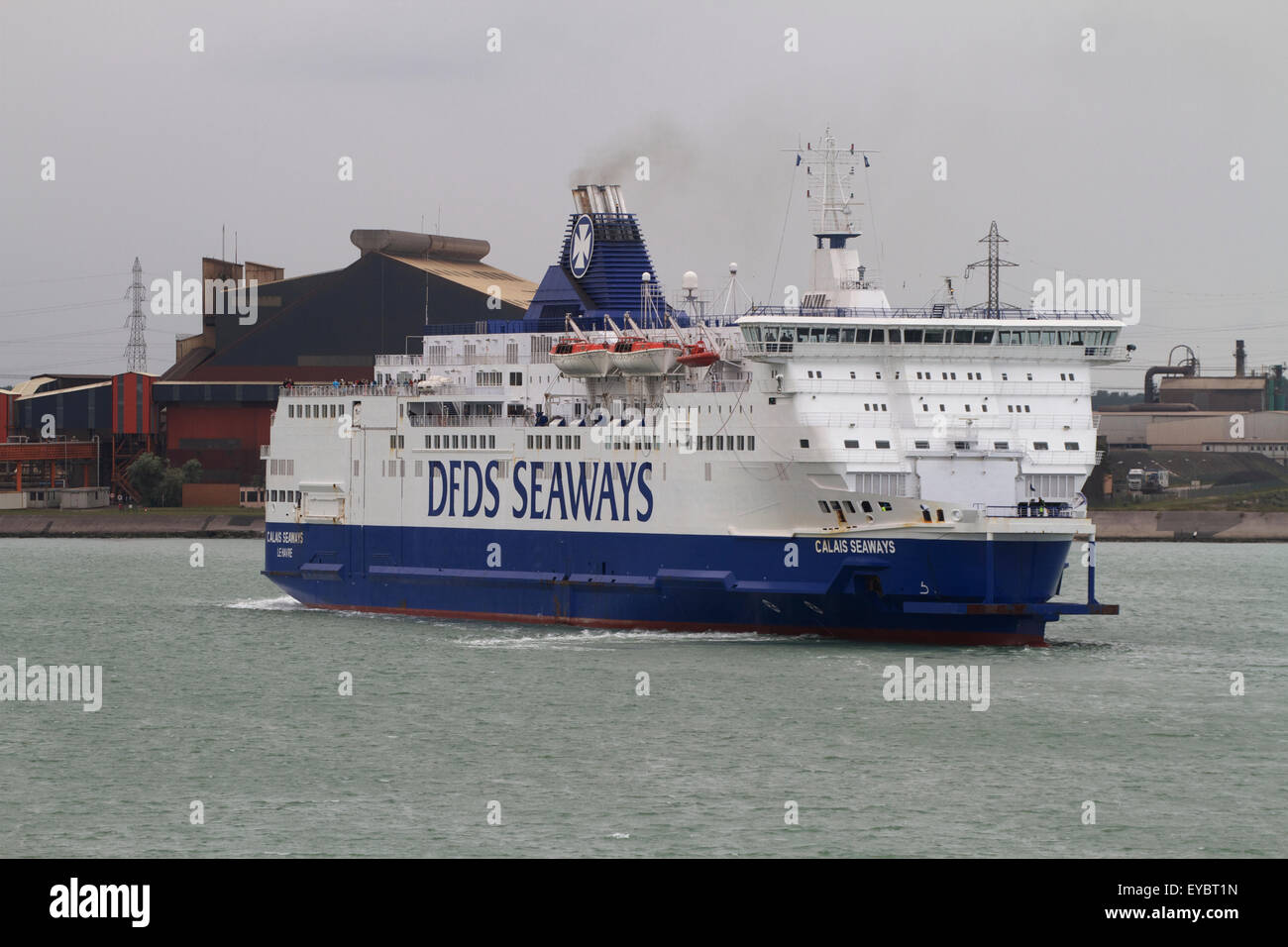 DFDS SEAWAYS Fähren den Hafen von Dünkirchen herausziehen Stockfoto