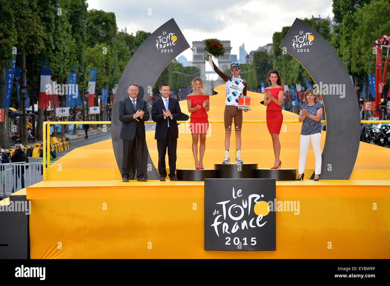 Tour de France letzte Etappe 21 Seves nach Paris. 26. Juli 2015. 26.07.2015. Sevres nach Paris. BARDET Romain von AG2R La Mondiale auf dem Podium nach Etappe 21 der 102. Auflage der Tour de France 2015 mit Start in Sevres - Grand Paris Seine West-Finish in Paris Champs-Elysees, Frankreich (109, 5 km) Credit: Action Plus Sport Bilder/Alamy Live News Stockfoto