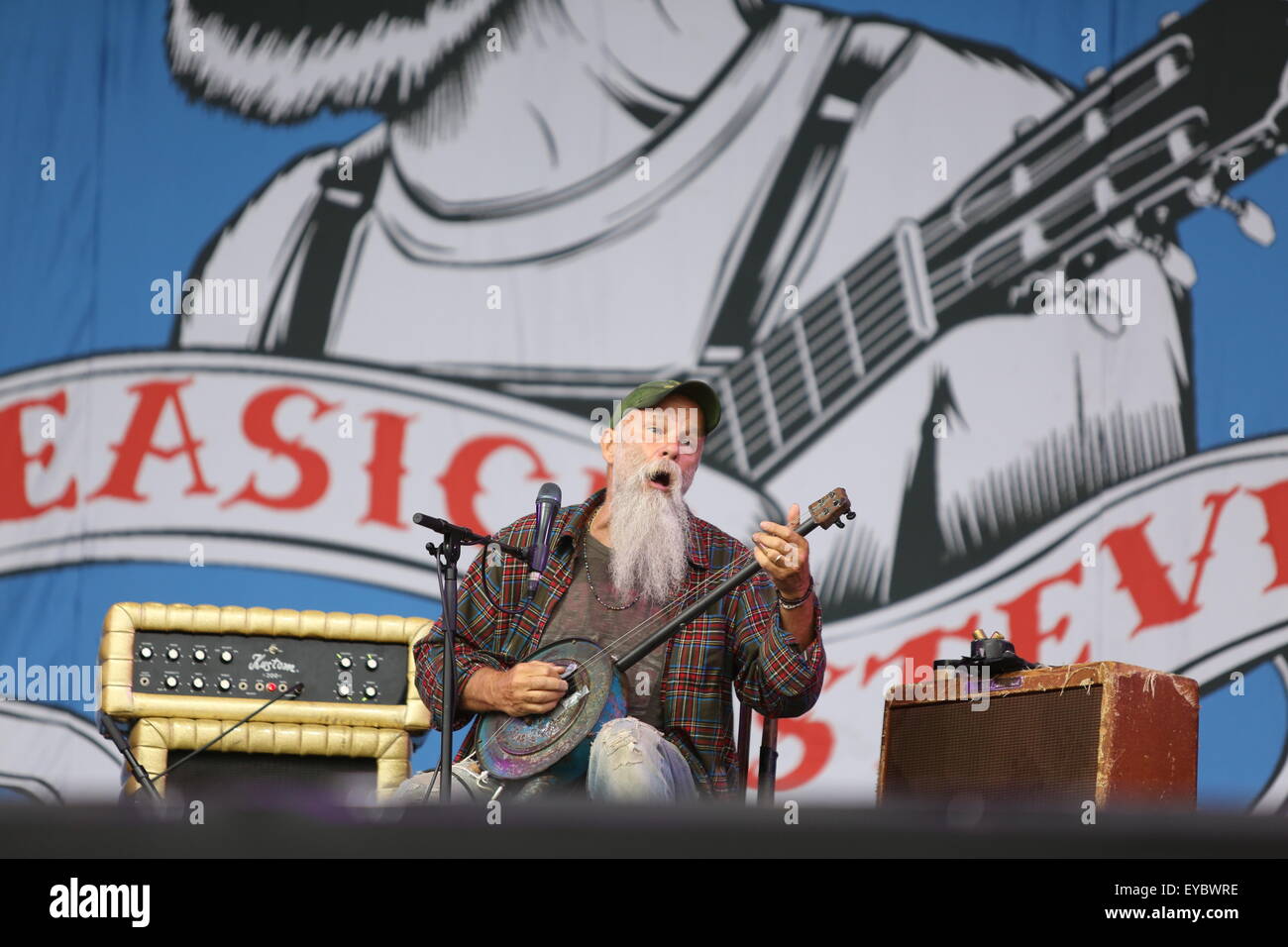 Maidstone, Kent, UK. 26. Juli 2015. SeasickSteve richtiger Name würde Steven Gene Leistung während Ramblin Mann Fair 2015, Tag2 Festival für Classic Rock, Country & Blues im Mote Park, Maidstone, England am 26. Juli 2015. Foto von Glamourstock. Bildnachweis: Swift-kreativ/Alamy Live News Stockfoto