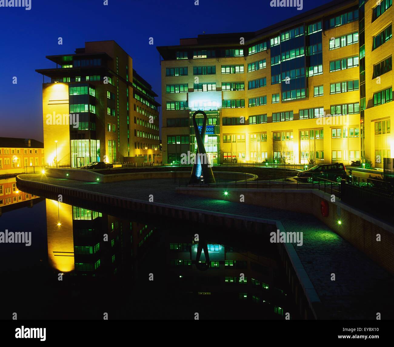 Dublin, Co. Dublin, Irland; Moderne Bürogebäude an der Grand Canal Street Stockfoto