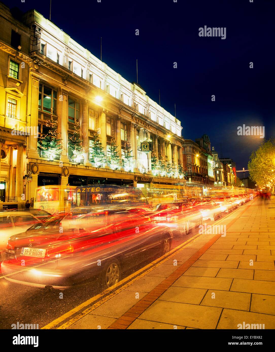 Weihnachten Straßenszenen, Clery Shop, O' Connell Street, Dublin, Irland. Stockfoto