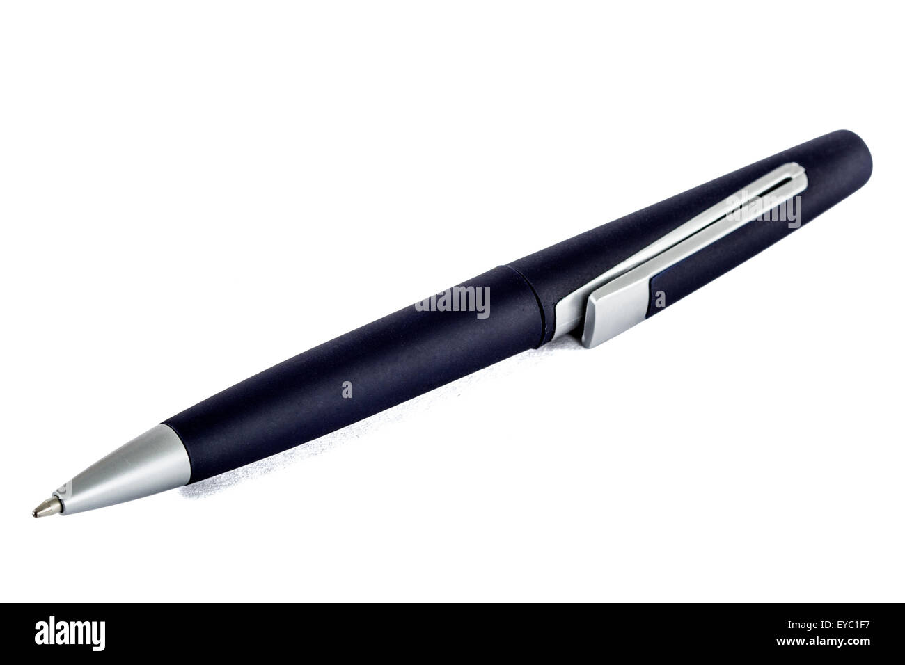 Blaue Kugelschreiber, isoliert auf weiss, mit Beschneidungspfad Stockfoto
