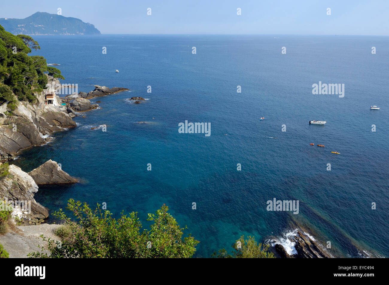einen Einblick in die wilde Küste Liguriens in der Nähe von Pieve Ligure Stockfoto