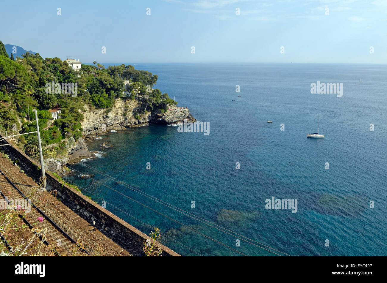 einen Einblick in die wilde Küste Liguriens in der Nähe von Pieve Ligure Stockfoto