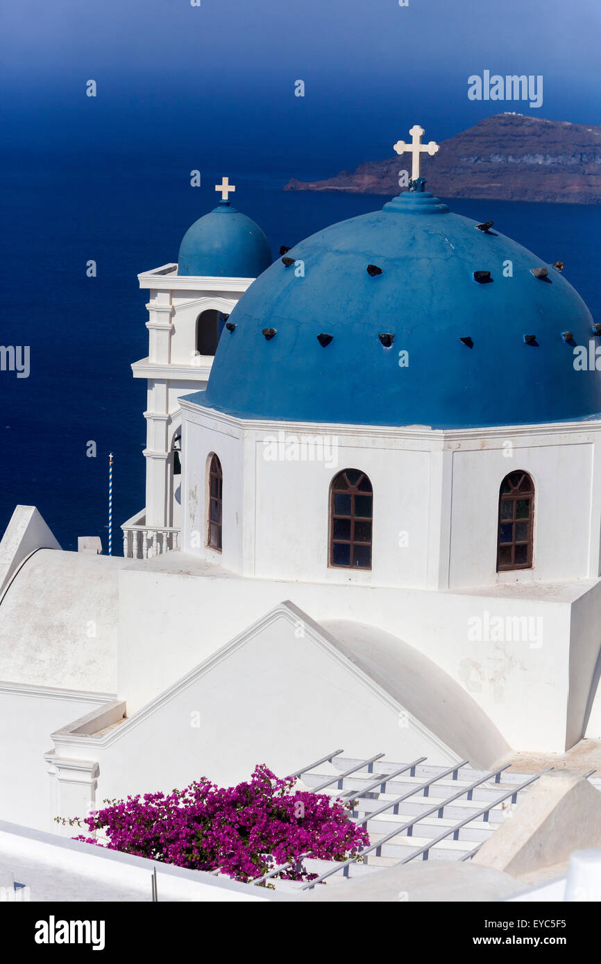 Anastasi Kirche in Imerovigli, Santorini blaue Kuppel griechische Insel, Griechenland Inseln Stockfoto