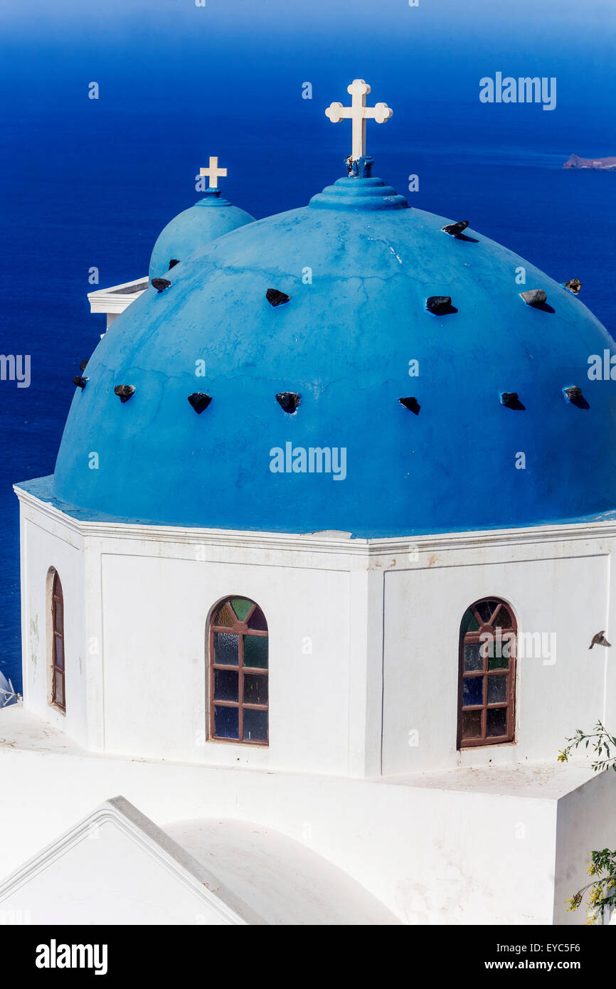 Anastasi Kirche in Imerovigli, Santorini blaue Kuppelansicht Kykladen Griechische Insel Griechenland Reise Stockfoto