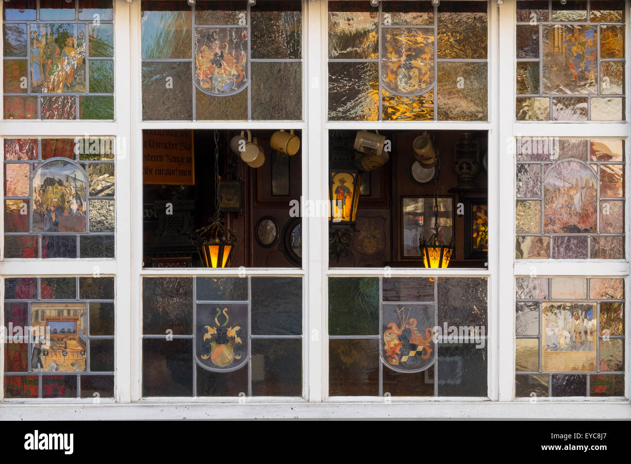 Fenster mit Blick in den Speisesaal, Haus Wertheym, ältestes Restaurant in Frankfurt am Main, Altstadt, Frankfurt Am Main Stockfoto