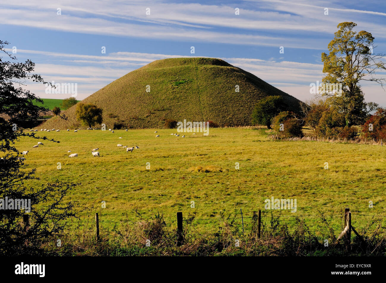 Silbury Hill, Wiltshire, Teil des UNESCO-Welterbe von Avebury. Stockfoto