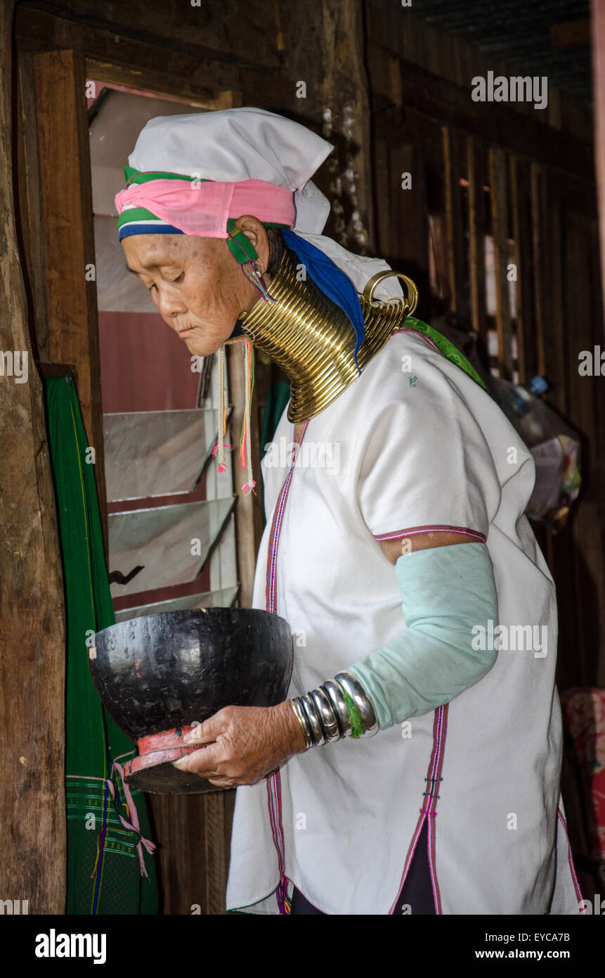 Dame mit Langhals und Ringe, Padaung Stamm, Inle-See, Myanmar. Stockfoto