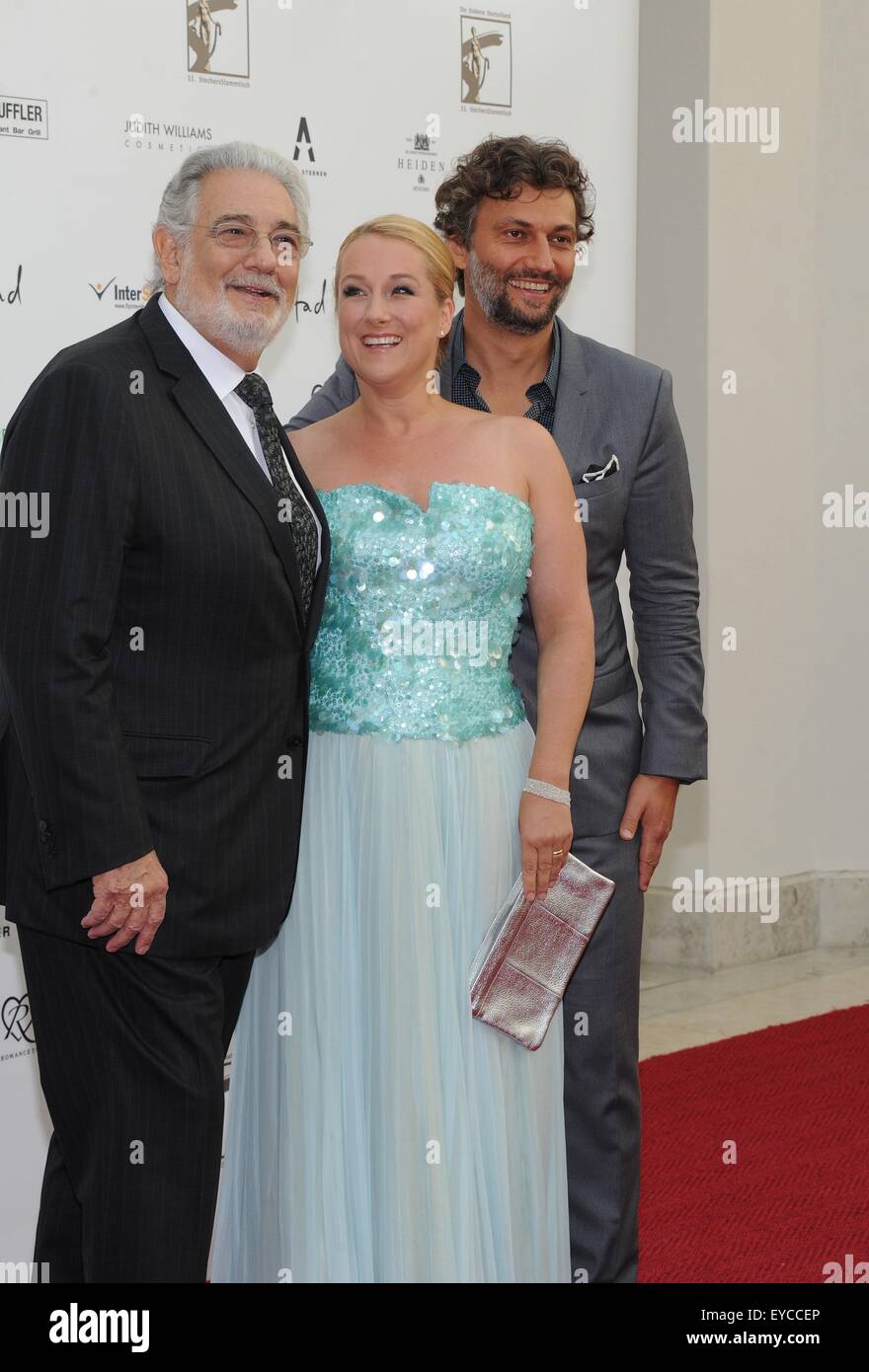 Munchen Deutschland 26 Juli 2015 Tenor Sanger Placido Domingo L Jonas Kaufmann R Und Sopranistin Diana Damrau Kommen Fur Die Sterben Goldene Deutschland Award Lit Golden Germany Award Zeremonie Am Veranstaltungsort Cuvillies Theater In