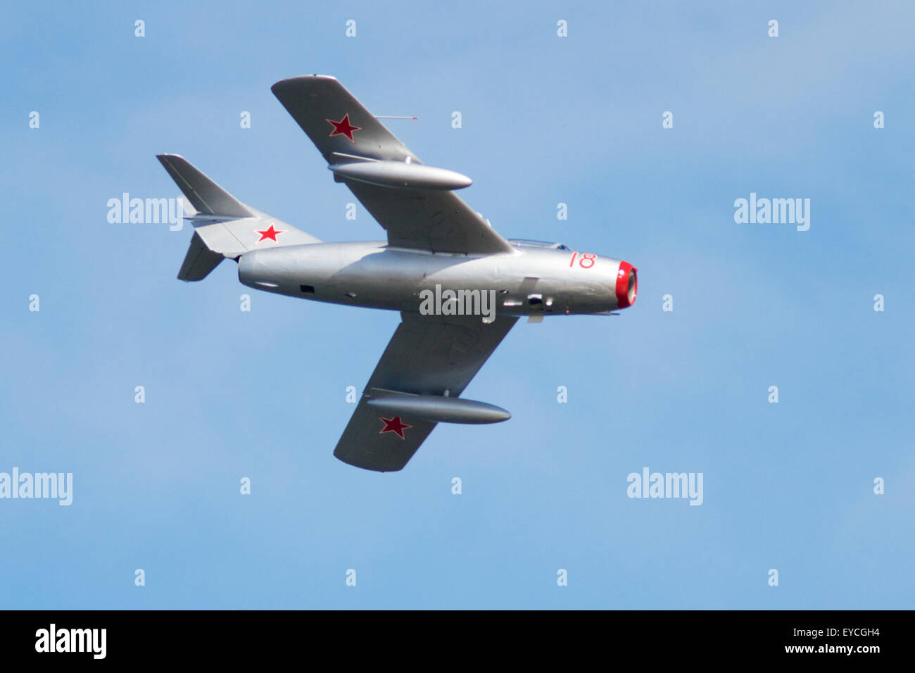 Sunderland, Vereinigtes Königreich. 25. Juli 2015. Eine MiG 15 Jets fliegen auf der Sunderland-Airshow, Juli 2015 Credit: Robert Cole/Alamy Live News Stockfoto