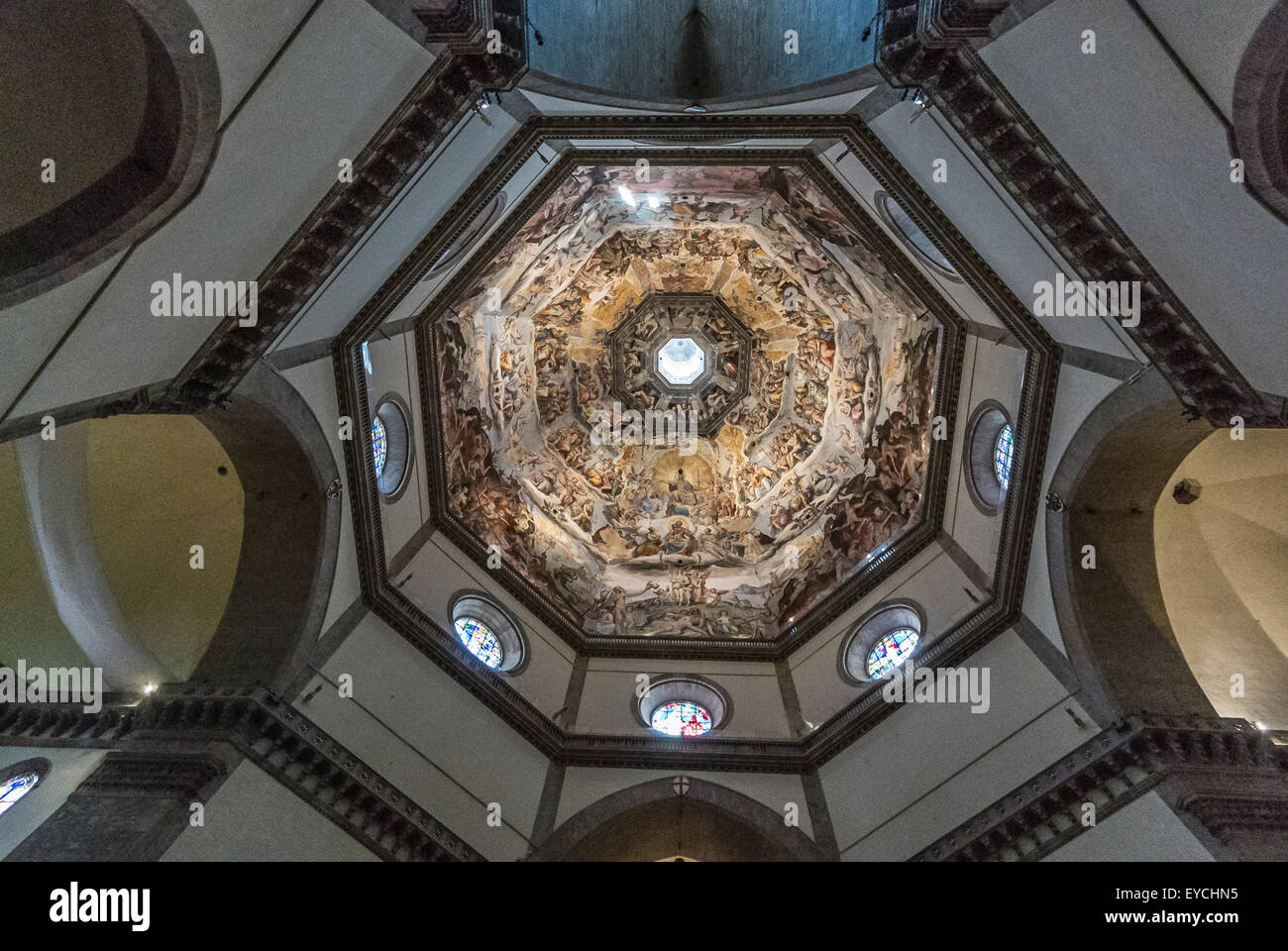 Innenraum der Kathedrale von Florenz Brunelleschi. Gemalt von Giorgio Vasari und Federico Zuccari. Florenz, Italien. Stockfoto