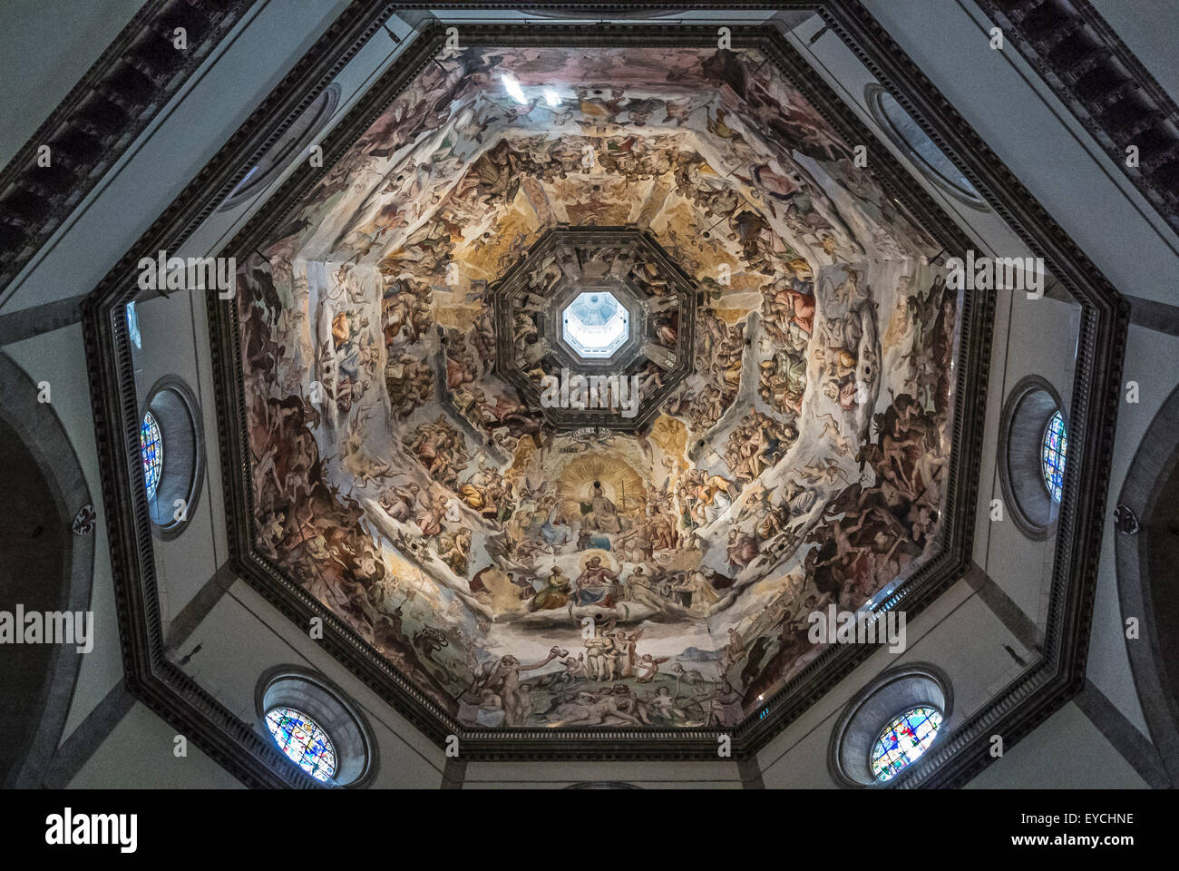 Innenraum der Kathedrale von Florenz Brunelleschi. Gemalt von Giorgio Vasari und Federico Zuccari. Florenz, Italien. Stockfoto