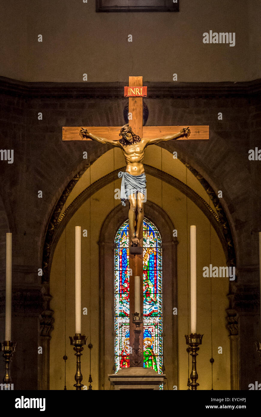 Altar und Kruzifix in der Kathedrale von Florenz. Florenz, Italien. Stockfoto