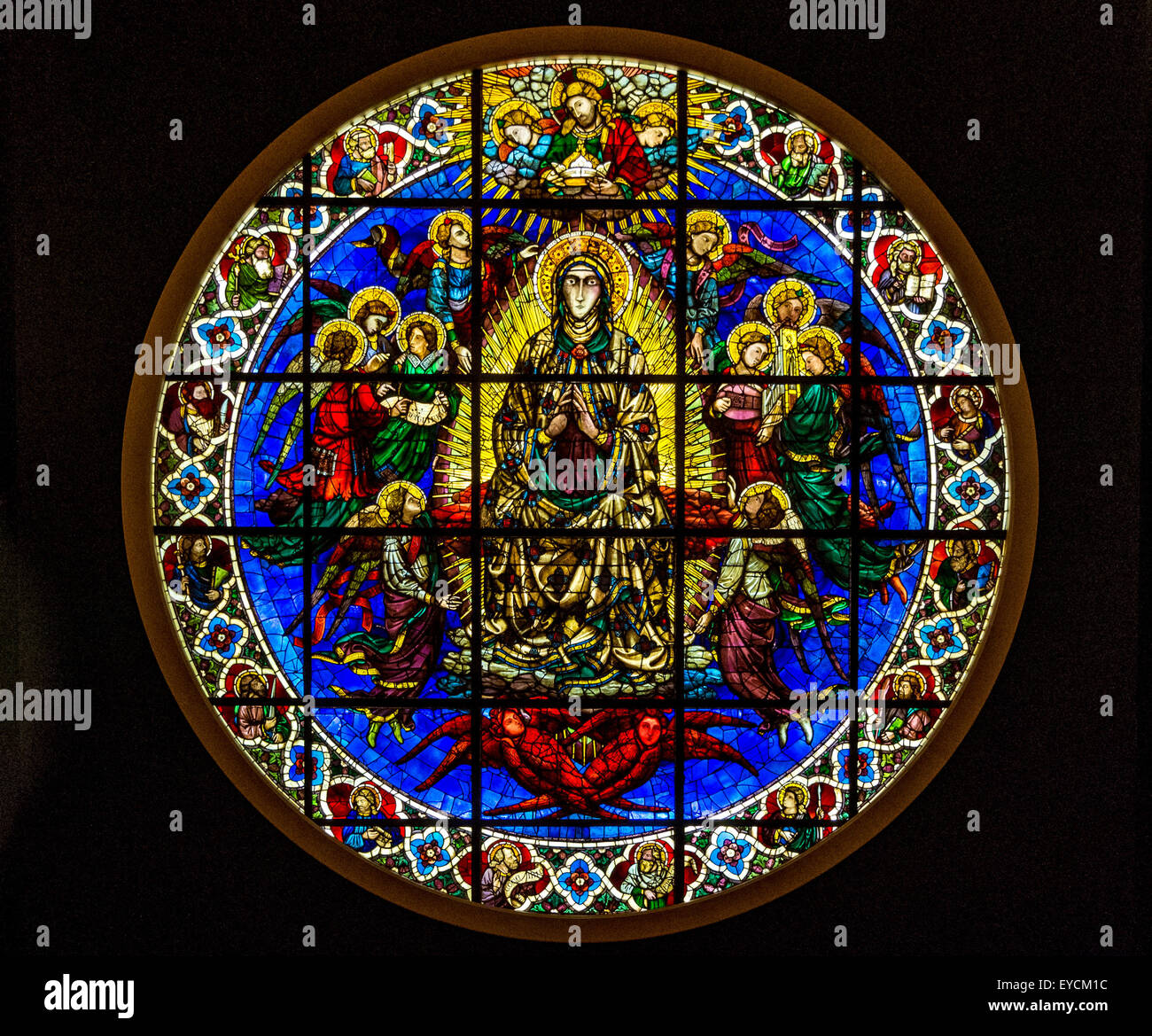 Restauriertes Rosenfenster in der Kathedrale von Florenz. Florenz, Italien. Stockfoto