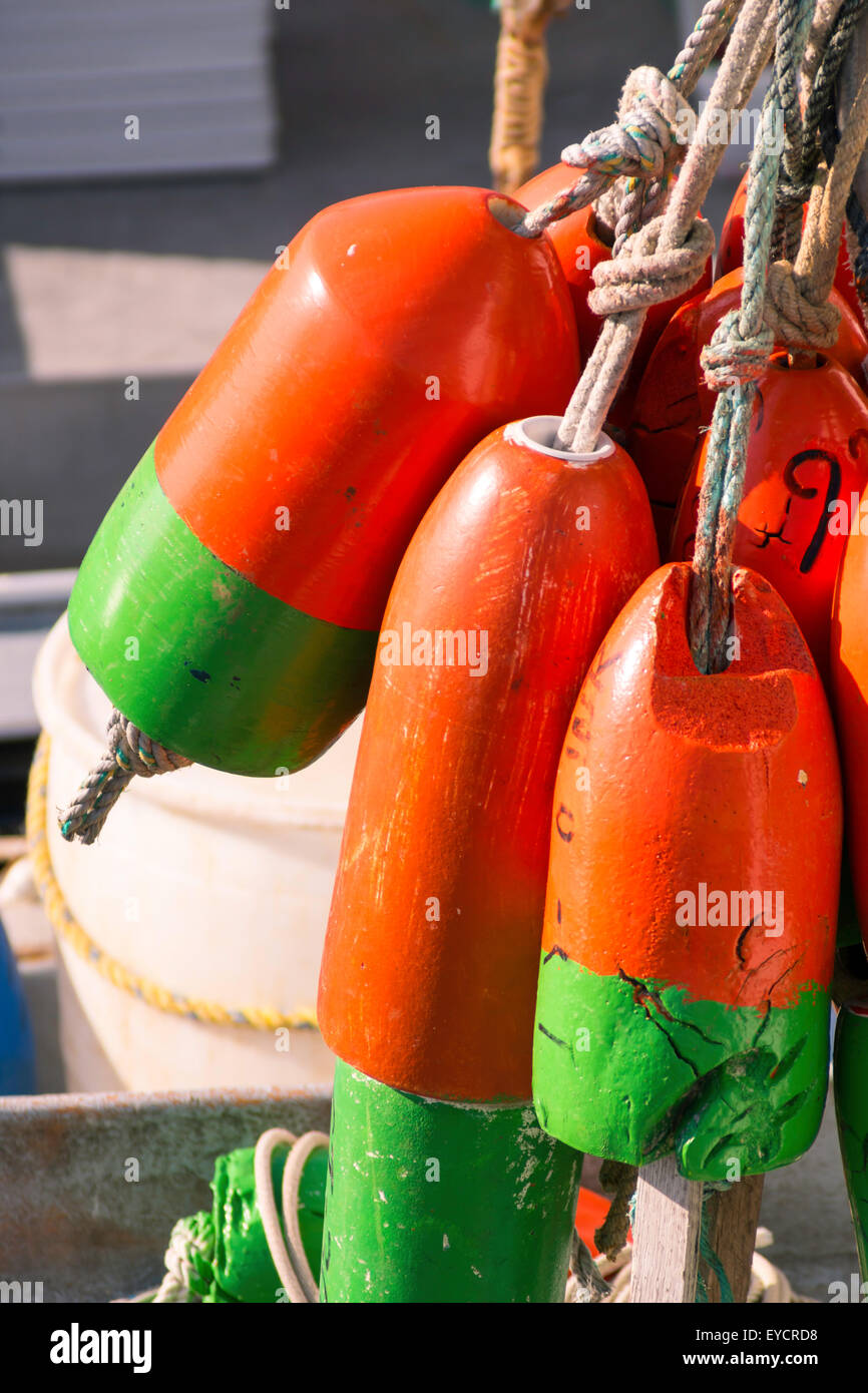 Bojen hängen zusammen in diesem nautischen Foto Stockfoto