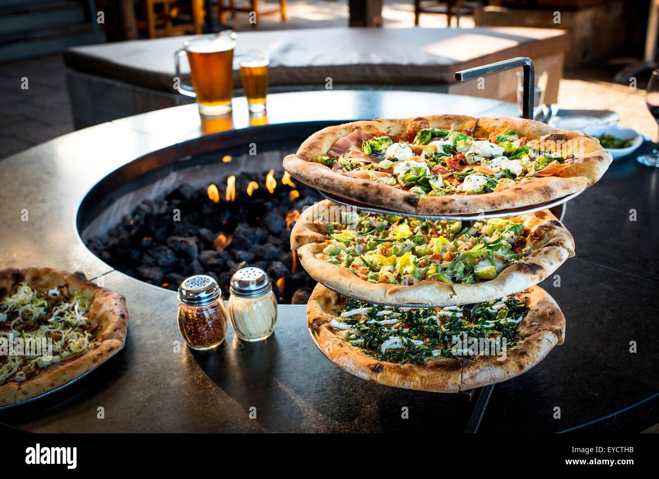 Frische Pizza auf Stand-by Restaurant eröffnen das Feuer Stockfoto