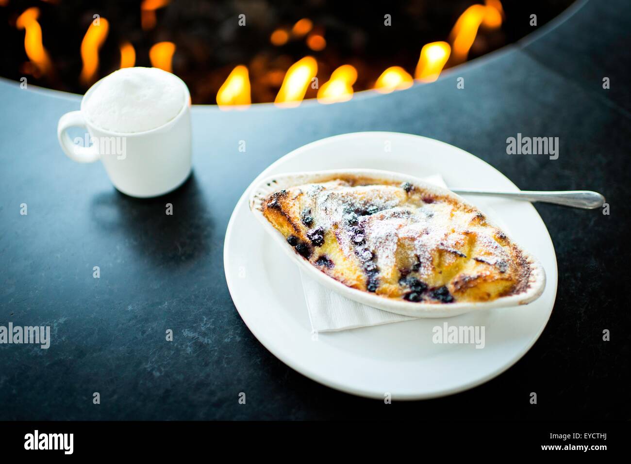 Pudding und Kaffee Restaurant eröffnen das Feuer Stockfoto