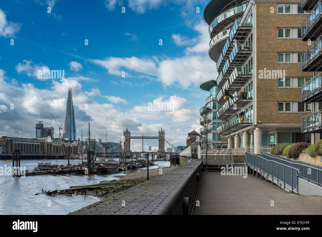 Blick auf den Shard und Tower Bridge von Riverside, London, UK Stockfoto