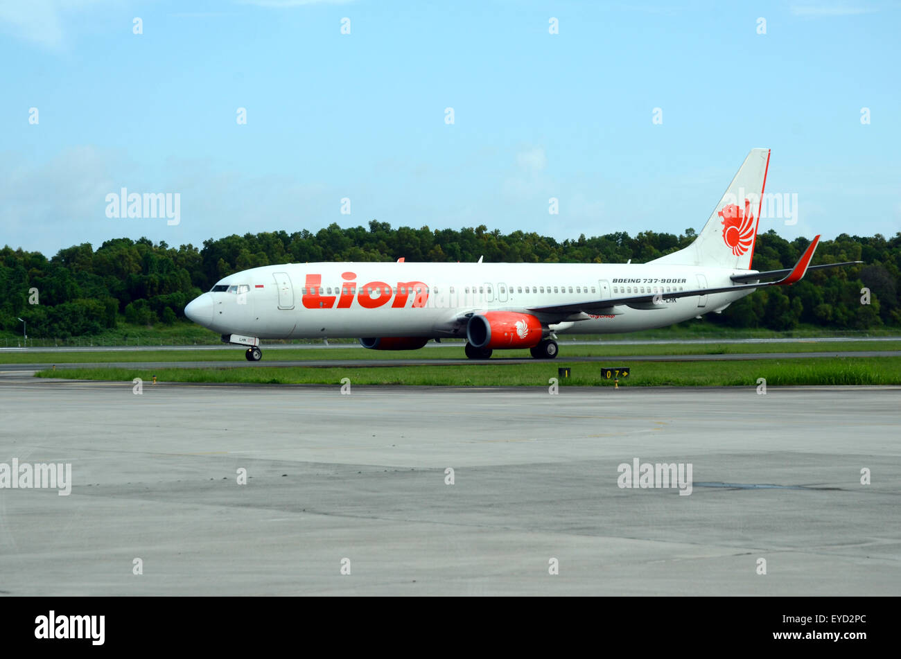 Flugzeug Boeing 737 aus-Stellung zu nehmen Stockfoto