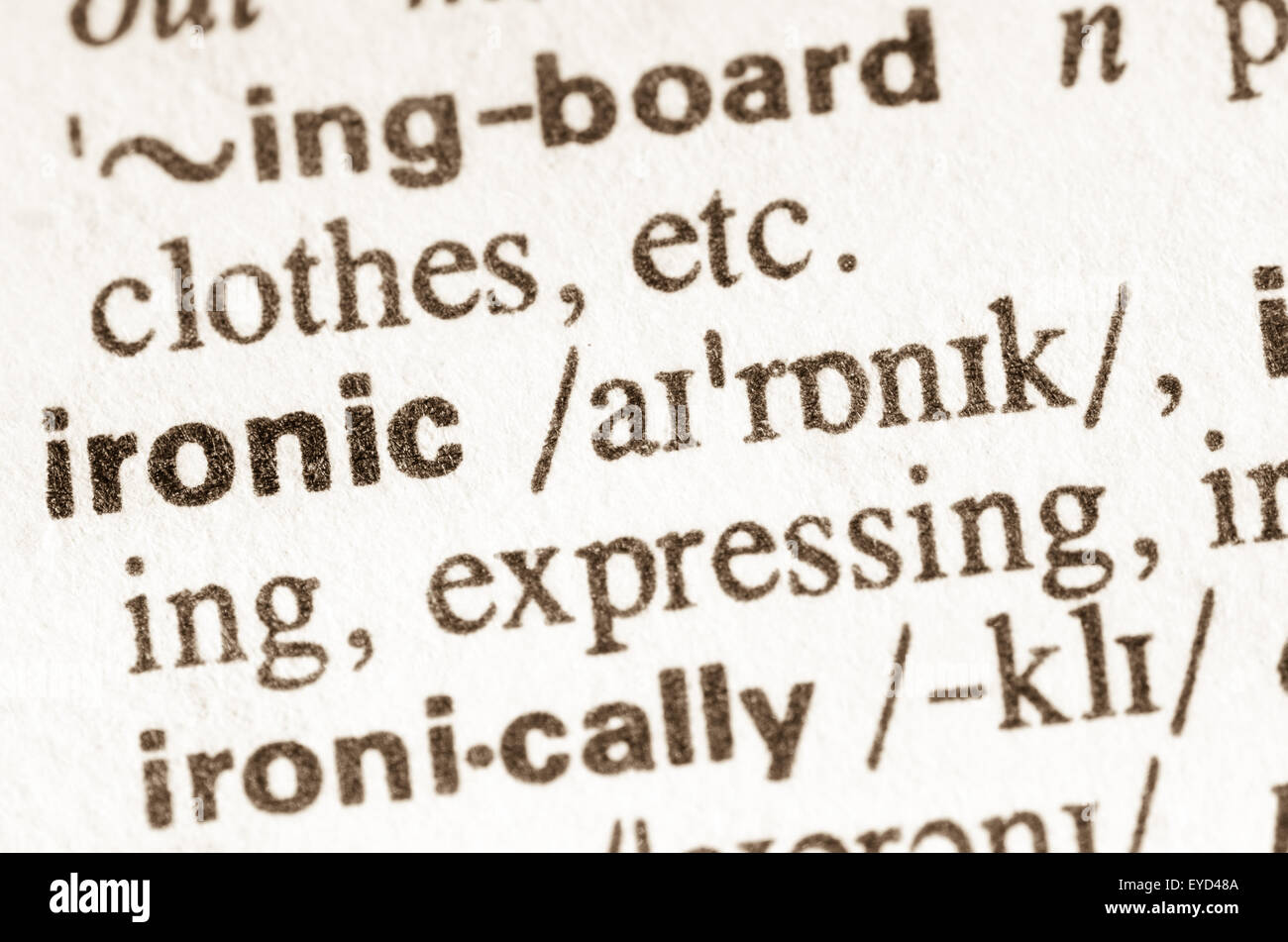 Definition des Wortes ironisch im Wörterbuch Stockfoto
