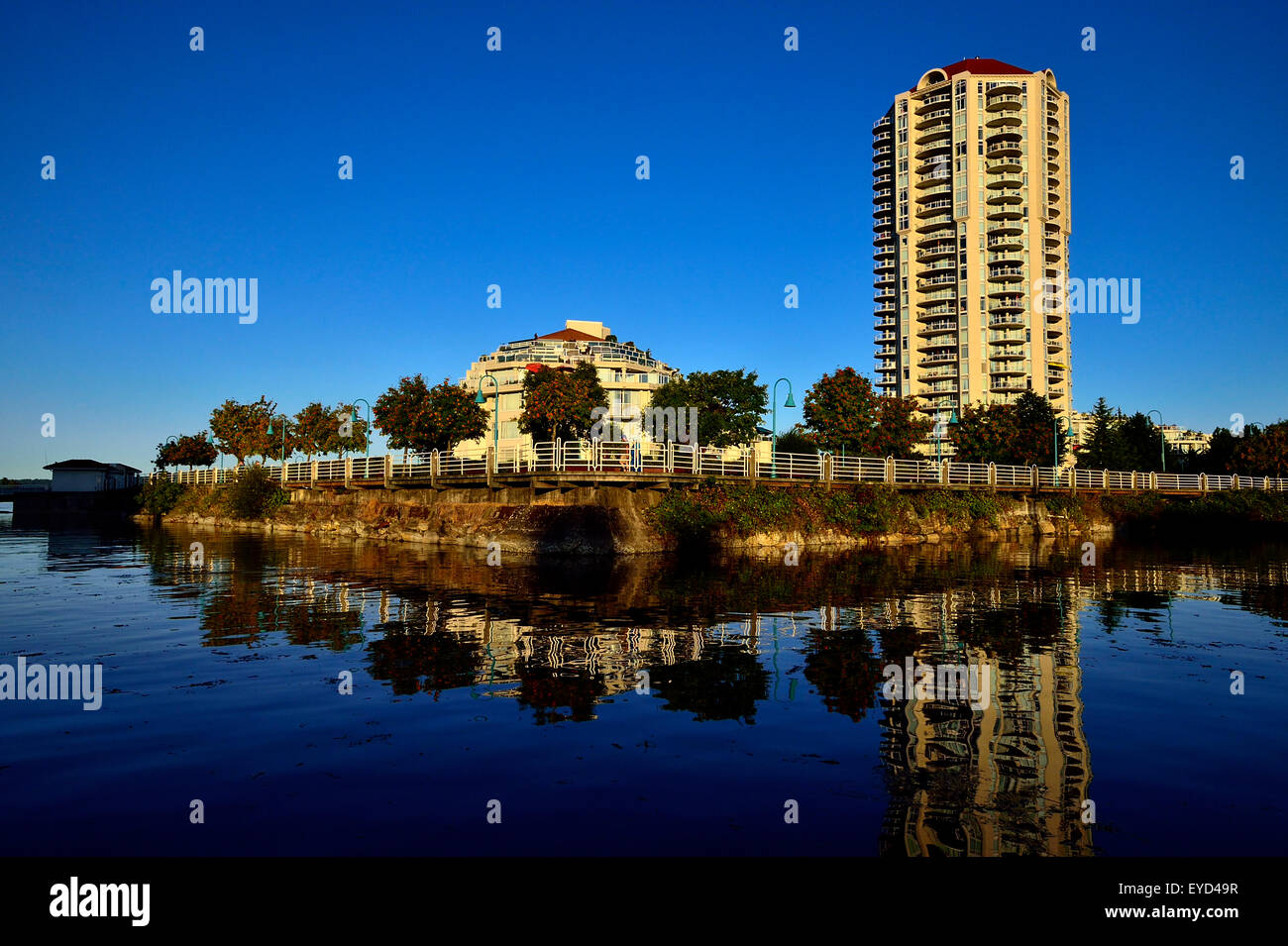 Hallo Hafen Rize Eigentumswohnungen für Menschen Leben an der Uferpromenade in Nanaimo auf Vancouver Island Stockfoto