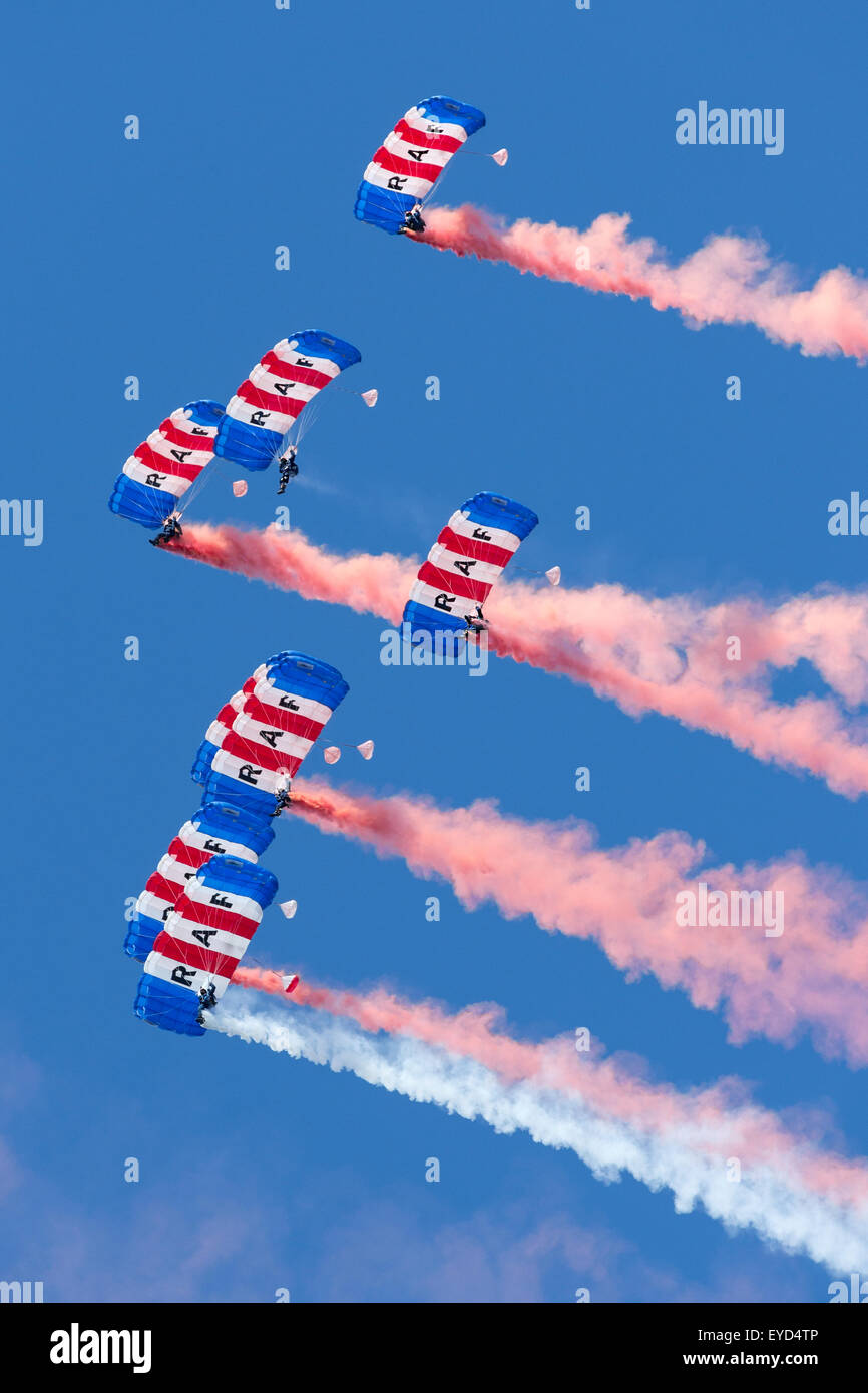 Die Royal Air Force Falcons Fallschirm Display Team in Aktion Stockfoto