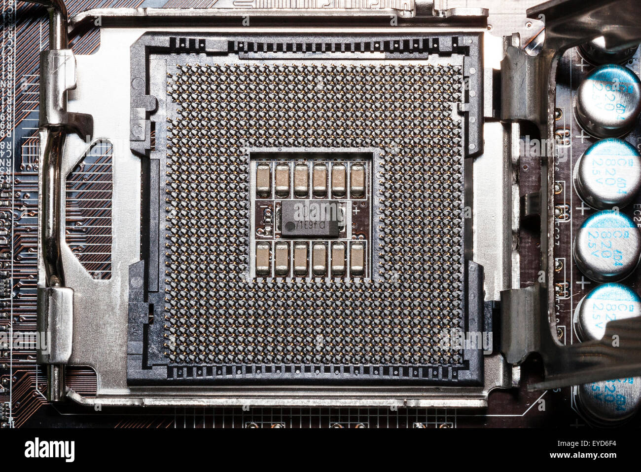 Nahaufnahme der Intel 775 Prozessor Sockel auf Home Computer Motherboard, ohne den Chip. Muster Stockfoto